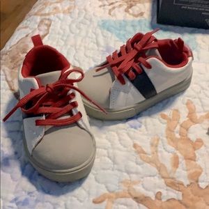 Osh Kosh shoes boys size 7